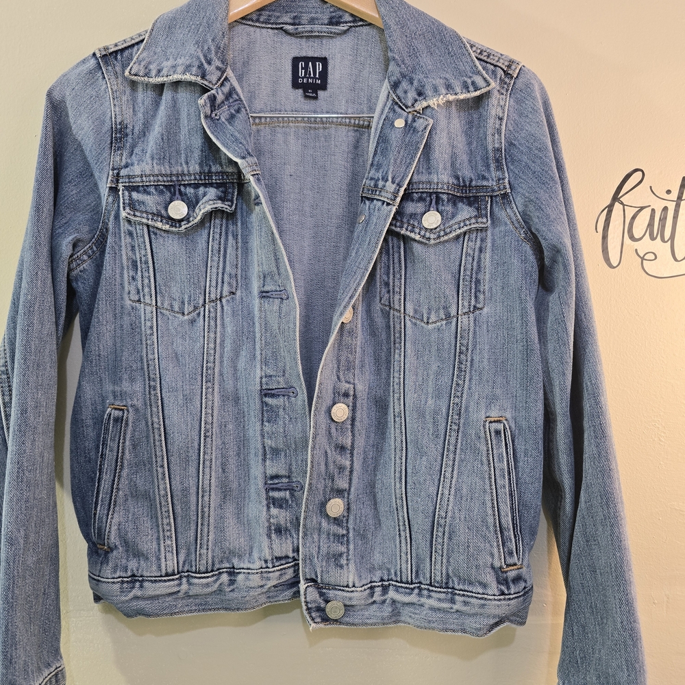 GAP Denim Jacket – Size XS – Classic Blue Jean Jacket - Picture 7 of 9